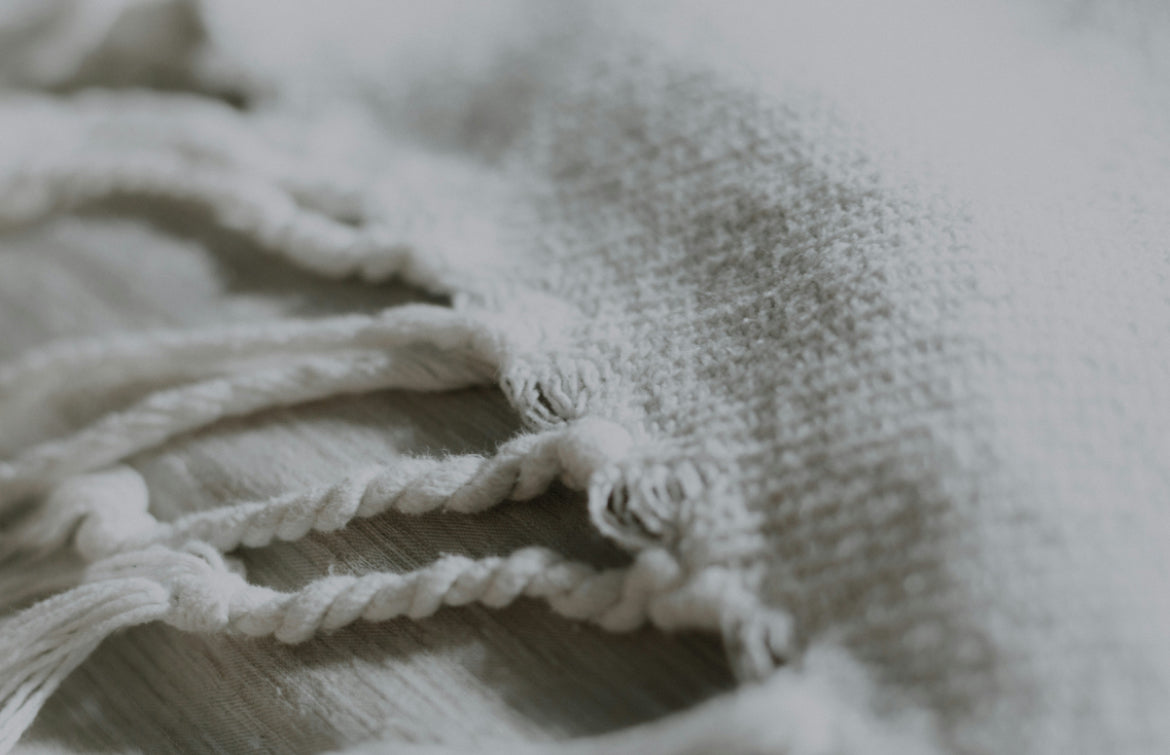 Cashmere Throw - 12 oz. Candle